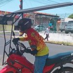 Motociclista viraliza após criar uma proteção solar em seu veículo no Piauí