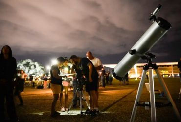 Cometa passará perto da terra e poderá ser visto no Brasil