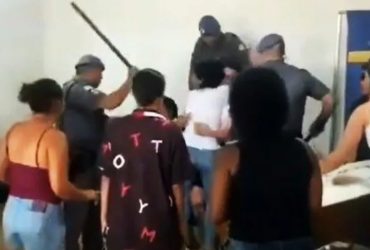 PM's invadem velório e agridem pessoas durante confusão no interior de São Paulo