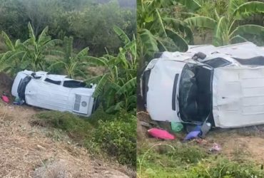 Passageiros ficam feridos após van capotar em curva perigosa no Piauí