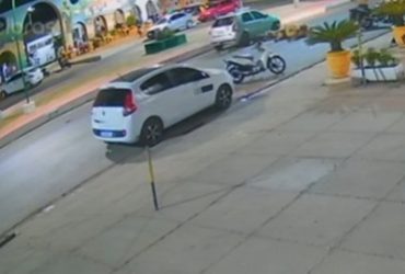 Vídeo: Homem e cavalo ficam gravemente feridos após colidir contra carro parado no Piauí