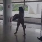 Vídeo: Mulher em surto psicótico anda completamente pelada pelo Palácio do Planalto