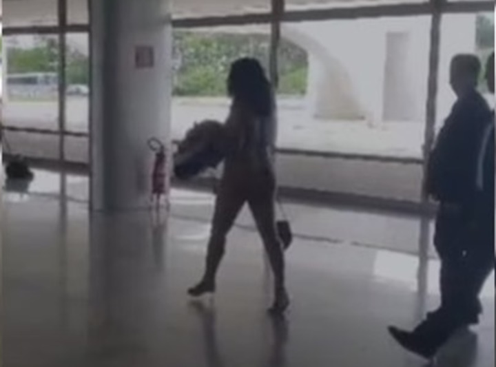 Vídeo: Mulher em surto psicótico anda completamente pelada pelo Palácio do Planalto