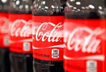 Cola-cola recolhe de supermercados milhões de garrafas com suspeitas de contaminação por metal