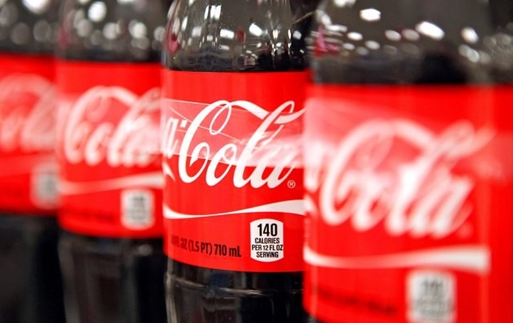 Cola-cola recolhe de supermercados milhões de garrafas com suspeitas de contaminação por metal