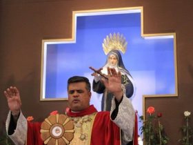 Padre é afastado de Diocese após fotos íntimas vazarem na web