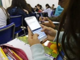 Projeto que proíbe uso de celulares nas escolas é aprovado pela CCJ