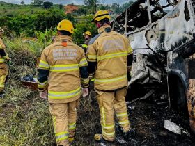 Acidente envolvendo carro, ônibus e carreta deixam 41 pessoas mortas em Minas Gerais