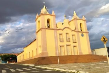 Igreja suspende missas após risco do teto desabar em Jaicós