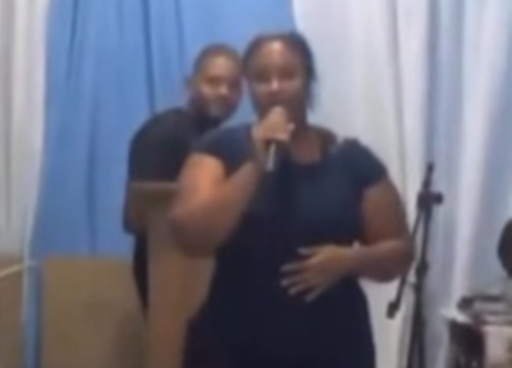 Vídeo: Mulher expõe traição do pastor durante culto em igreja