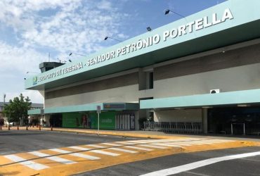 Buraco na pista do aeroporto de Teresina causa atrasos e cancelamento de voos