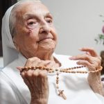 Freira brasileira de 116 anos tornou-se a mulher mais velha do mundo