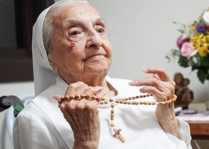 Freira brasileira de 116 anos tornou-se a mulher mais velha do mundo