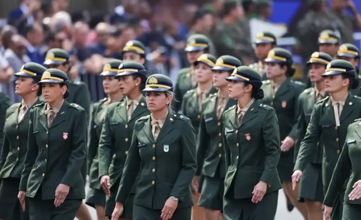 Mais de 7 mil mulheres se alistaram no serviço militar em 2 dias