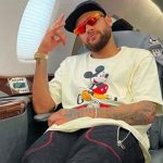 Neymar chega ao Brasil para oficializar sua chegada ao Santos