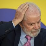 Novo pedido de impeachment conta Lula avança e já chega a 106 assinaturas