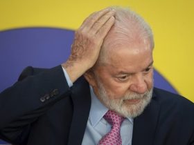 Novo pedido de impeachment conta Lula avança e já chega a 106 assinaturas