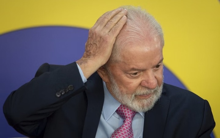 Novo pedido de impeachment conta Lula avança e já chega a 106 assinaturas