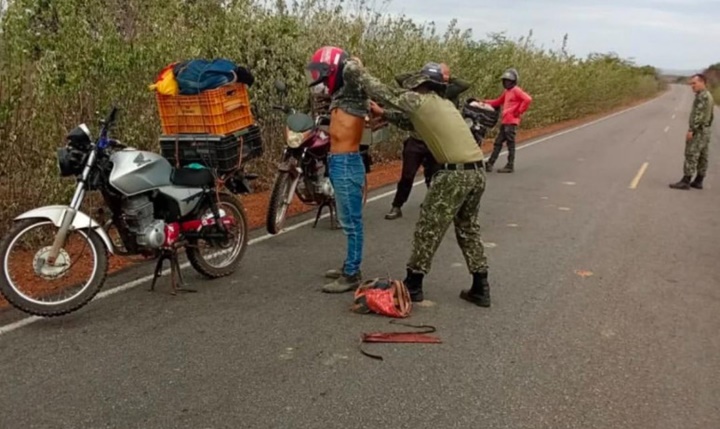 PM flagra suspeitos de caça com armas e cães no interior do Piauí