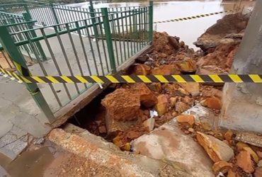 Passarela da nova ponte sobre o Rio Iguaçu desaba após chuvas intensas em Parnaíba