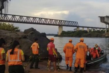 Sobe para 12 o número de mortos após queda de ponte