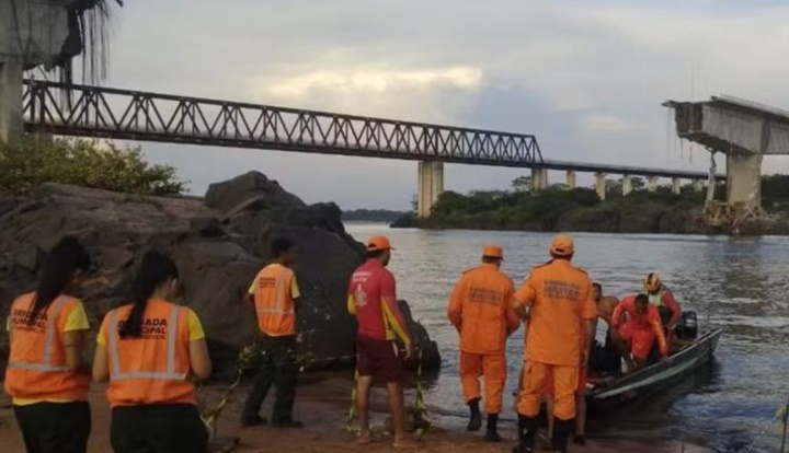 Sobe para 12 o número de mortos após queda de ponte