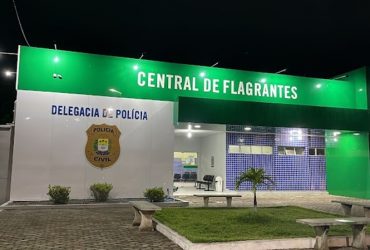 Suspeitos agridem e ameaçam de morte vítimas de assalto na praia de Ataláia