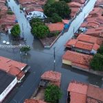 Vídeo: Chuva forte deixa bairro de Parnaíba totalmente ilhado