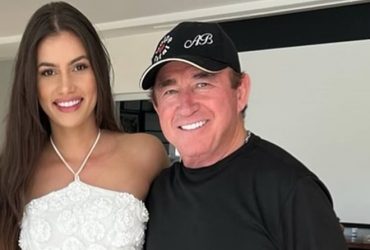 Amado Batista marca data do casamento com namorada 50 anos mais jovem