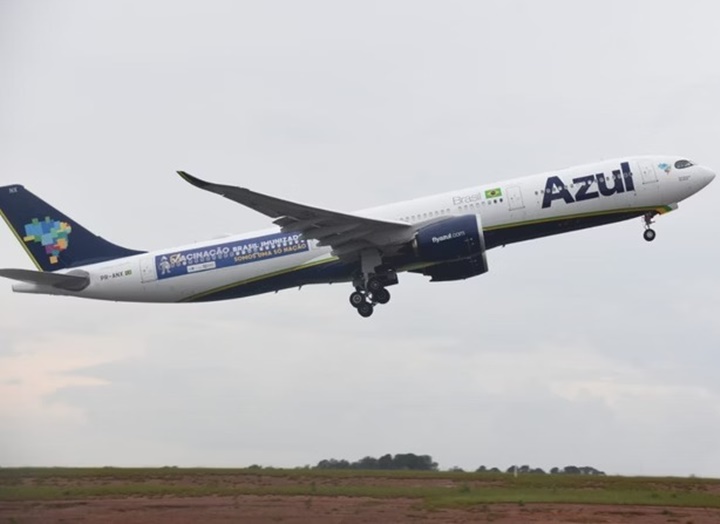 Avião da Azul faz pouso forçado em Parnaíba