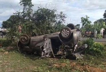 Casal e filho morrem após carro capotar várias vezes em rodovia do Piauí