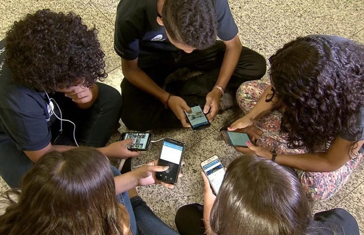 Governo regulamente lei que restringe o uso de celulares em escolas públicas e privadas