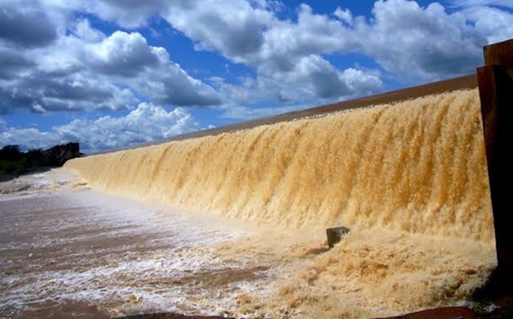 Barragens piauienses ultrapassam o volume máximo e transbordam