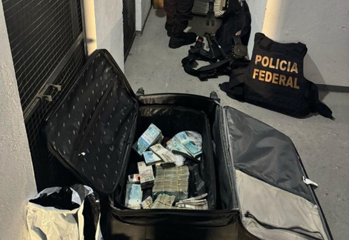 PF e Receita Federal deflagram operação em loja de celulares no Shopping Rio Poty