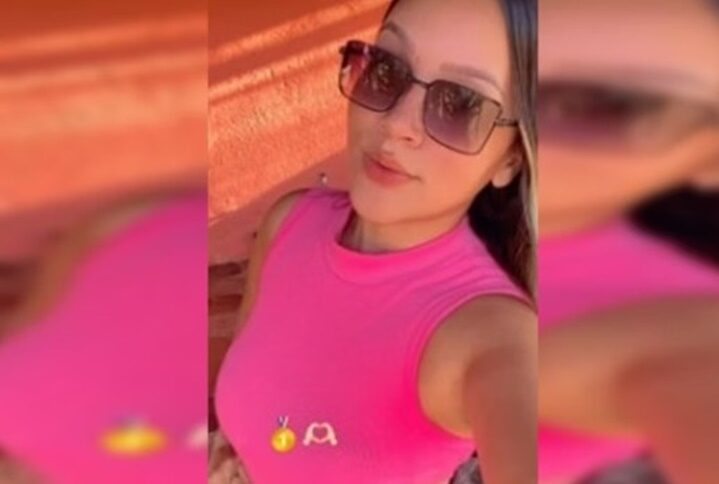 Mulher é assassinada com golpes de capacete e é deixada em poça de sangue