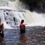 Proposta propõe que cachoeiras, rios e praias públicas não poderão ter acesso cobrado