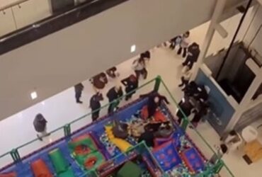 Jovem sofre acidente após pular de 3° andar para piscina de bolinhas em Guarulhos
