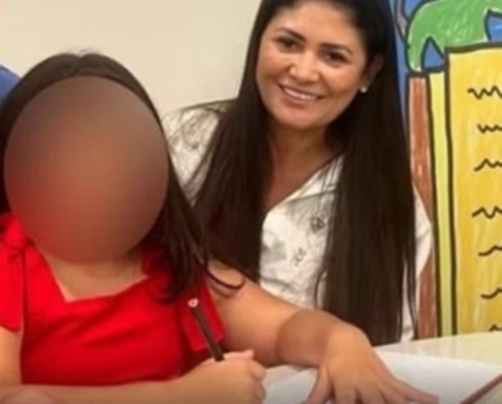 Pai esfaqueia 7 vezes peito de filha de 7 anos enquanto ela dormia