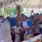 População derruba grades de proteção e avança sobre bolo de aniversário de município do Maranhão