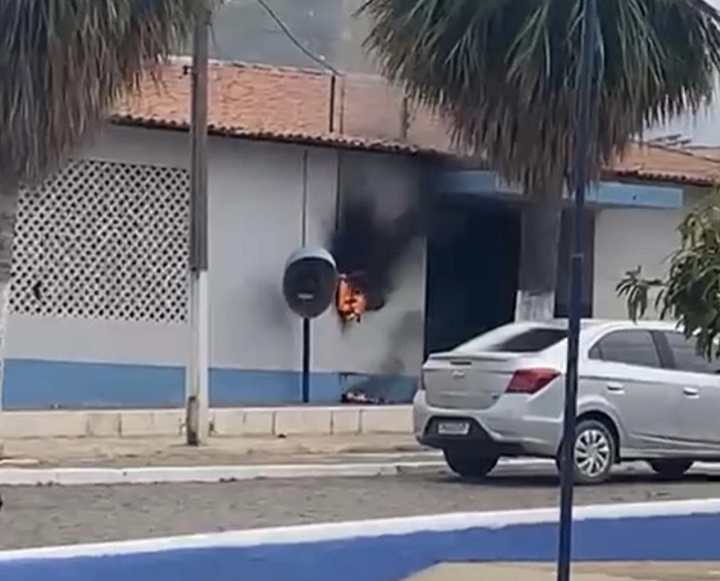 Princípio de incêndio atinge escola piauiense e alunos são evacuados