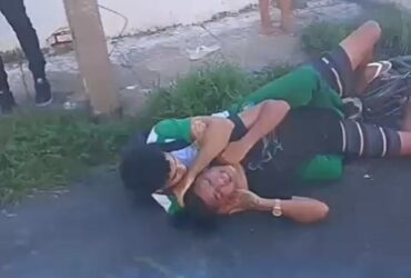 Vídeo: Estudante imobiliza assaltante com golpe de jiu-jitsu e suspeito é preso