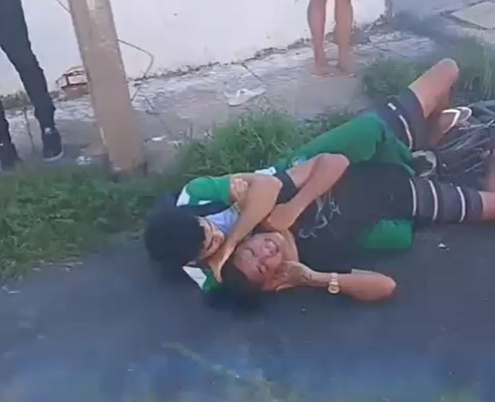 Vídeo: Estudante imobiliza assaltante com golpe de jiu-jitsu e suspeito é preso